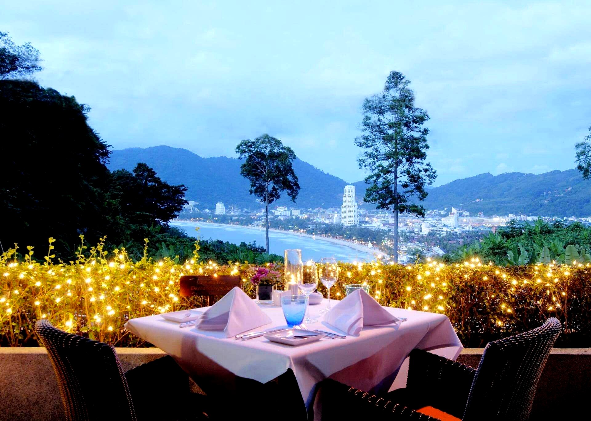 Private dinner with bay lights