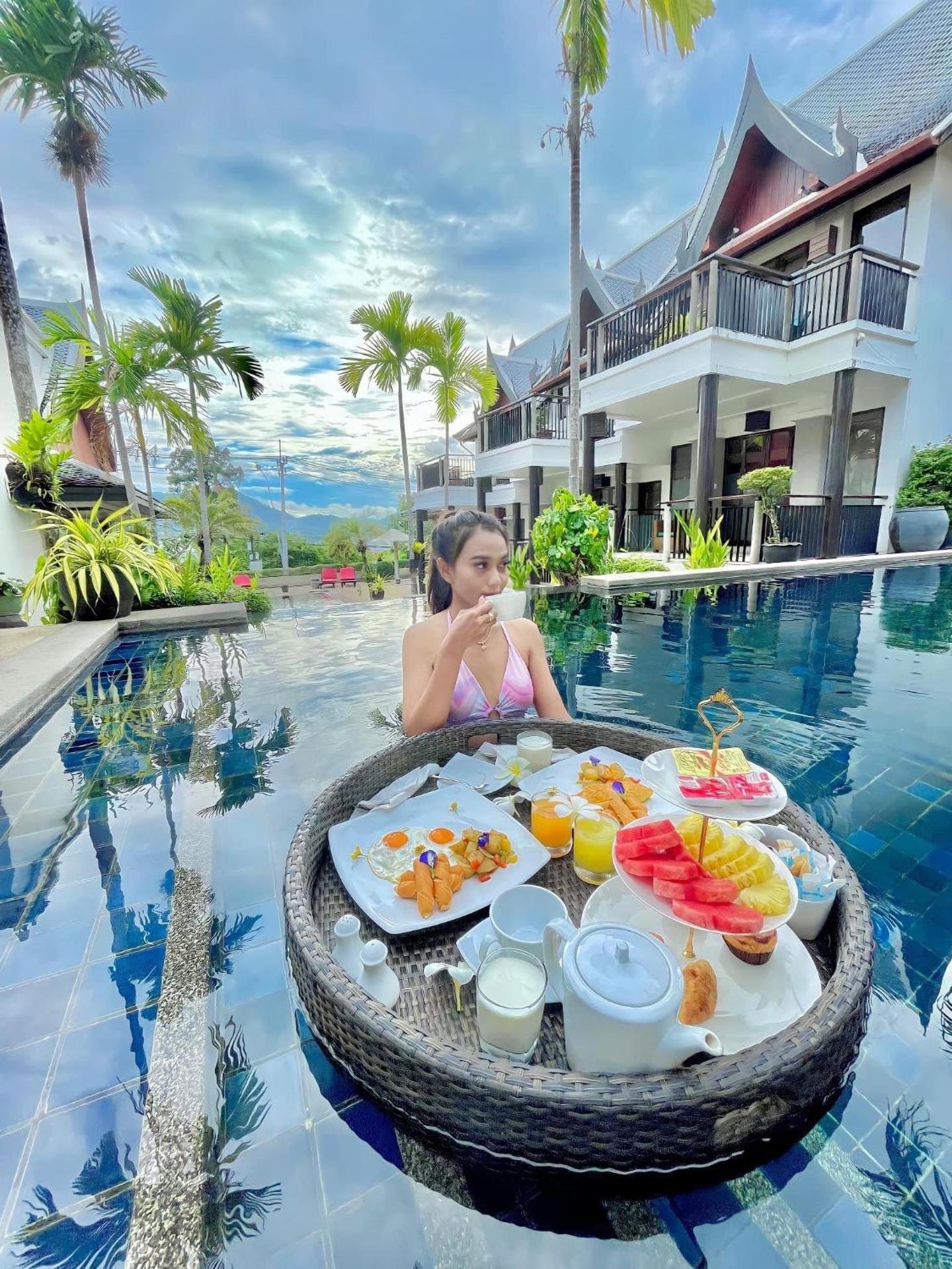 Floating breakfast from the pool