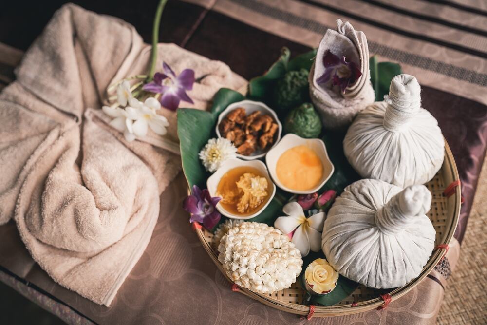 Steamed Thai herbal compress